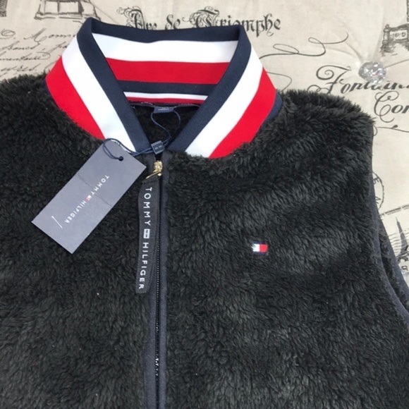 Tommy Hilfiger Sleveless Sherpa Vest - Picture 2 of 5